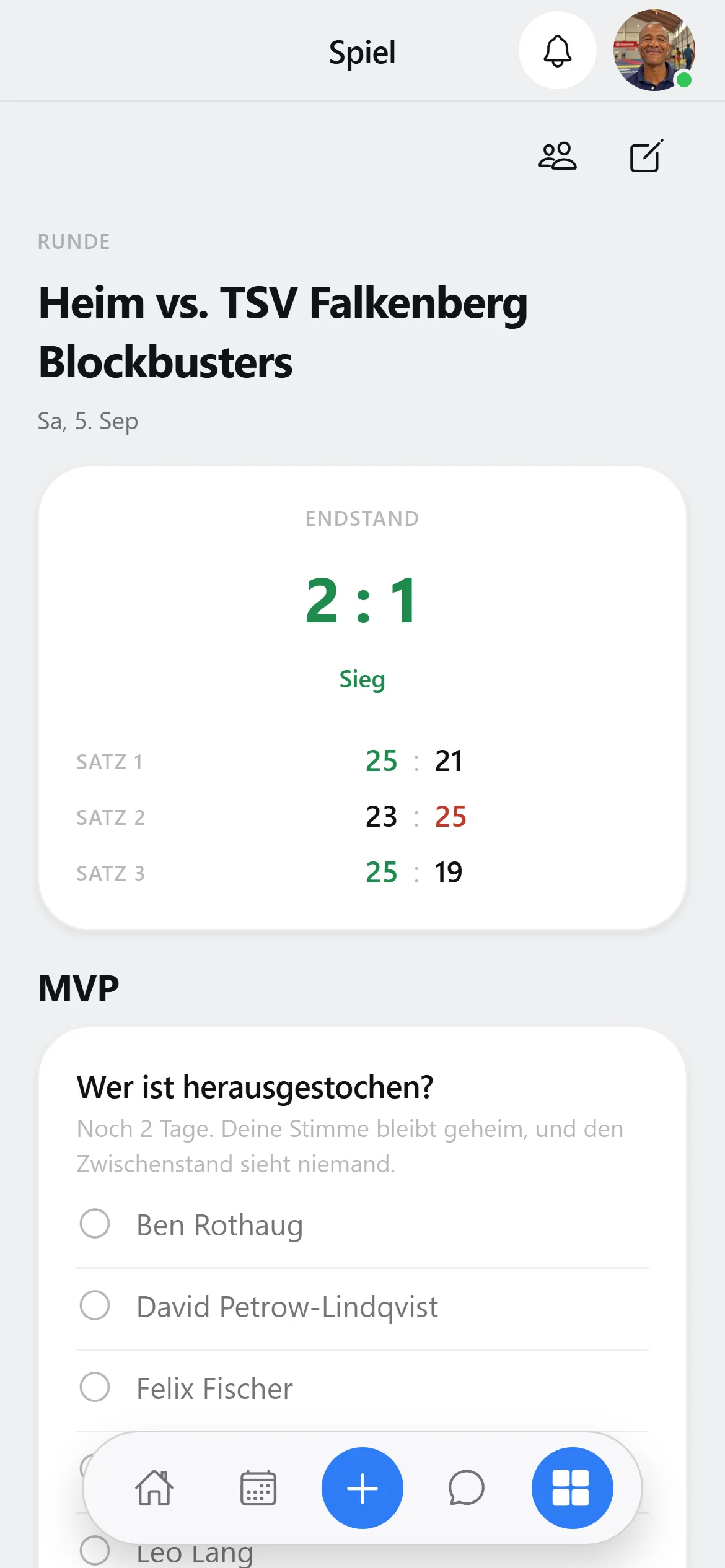 Spiel-Detail in Squova mit Endstand, Sätzen und der MVP-Wahl: Frage, Restzeit und die Liste der eingesetzten Personen