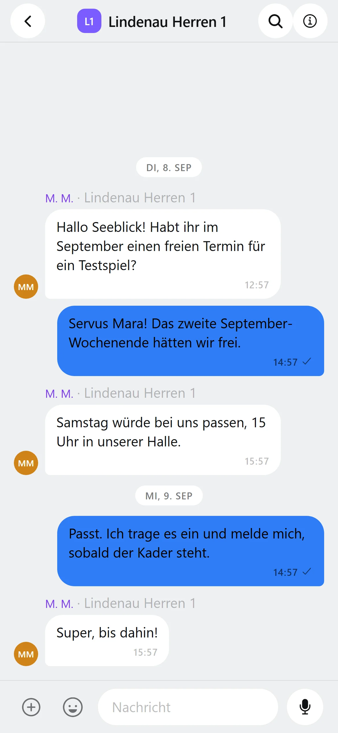 Verbund-Chat in Squova: Beiträge des anderen Teams stehen unter dem Kürzel M. M. mit dem Team-Namen dahinter
